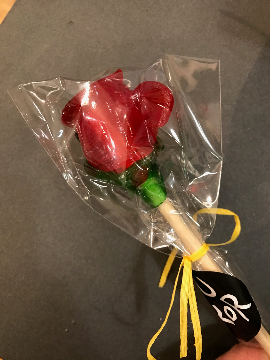 CAJA DE 60 UNIDADES DE ROSAS DE CARAMELO