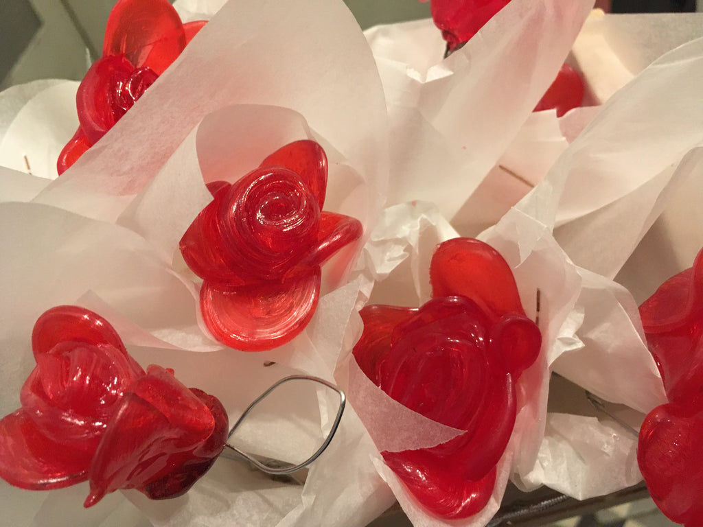 CAJA DE 60 UNIDADES DE ROSAS DE CARAMELO
